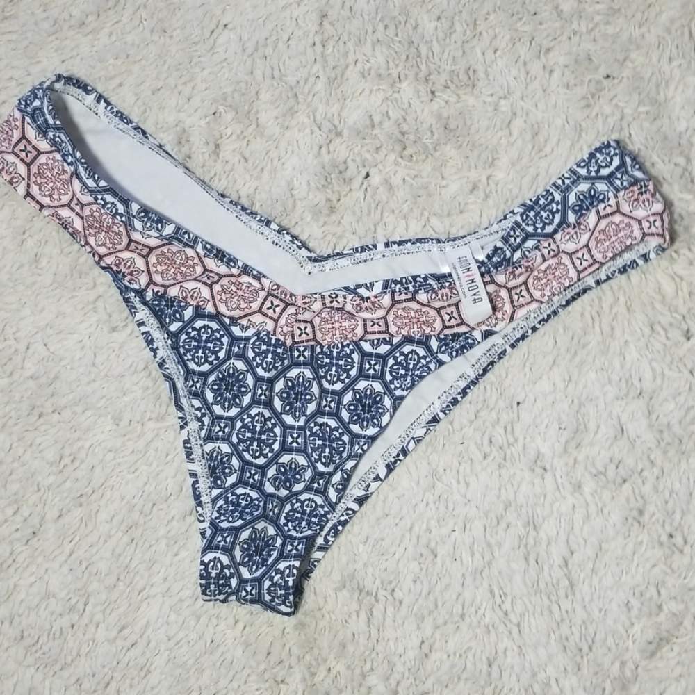 NWOT Fashion Nova v cut bikini bottoms sz Large